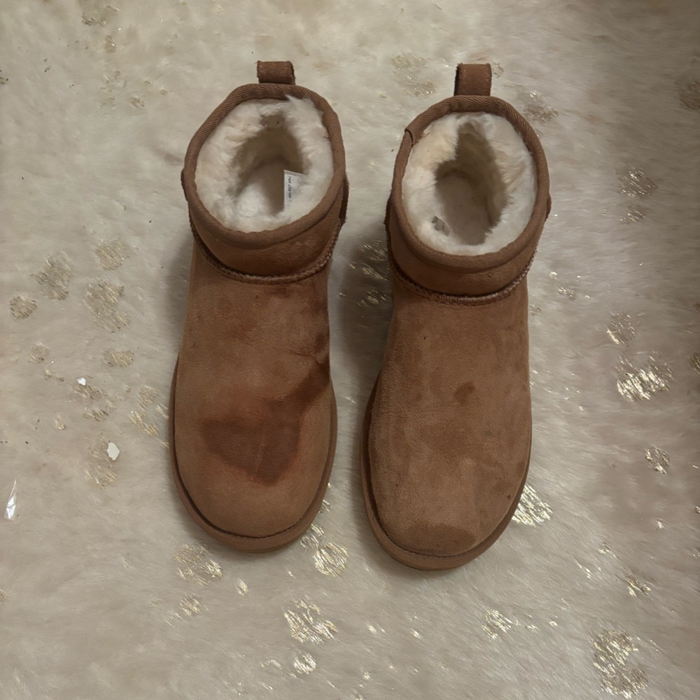 Authentic women’s UGG classic ultra mini chestnut size 8